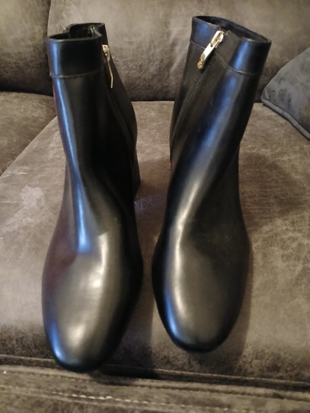 Liz Claiborne Black Leather Ankle Booties with Gold Zippers